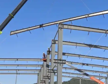 建筑工地钢结构安装钢丝绳索具与卸扣精密协作